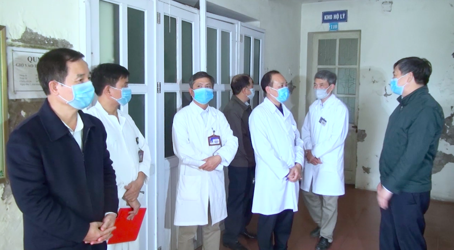 Lãnh đạo tỉnh Nam Định kiểm tra công tác ứng phó nguy cơ dịch tại các bệnh viện - Ảnh: Hoàng Long