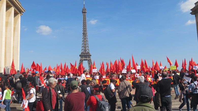 Hàng ngàn người tập trung giữa Paris phản đối hành động của Trung Quốc. Ảnh: L.A.H