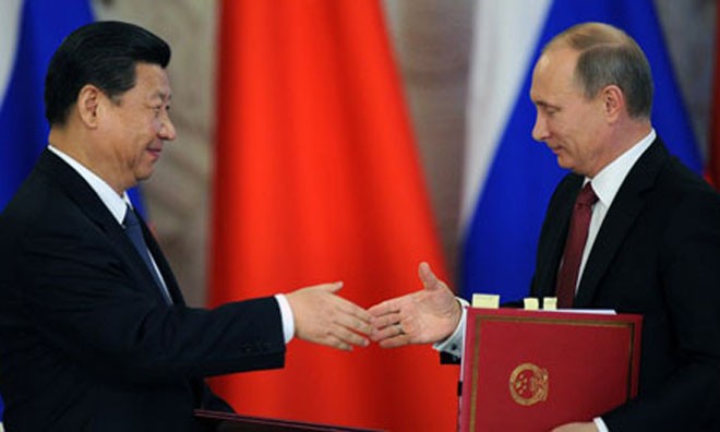 Tổng thống Nga Putin (phải) và Chủ tịch Trung Quốc Tập Cận Bình.