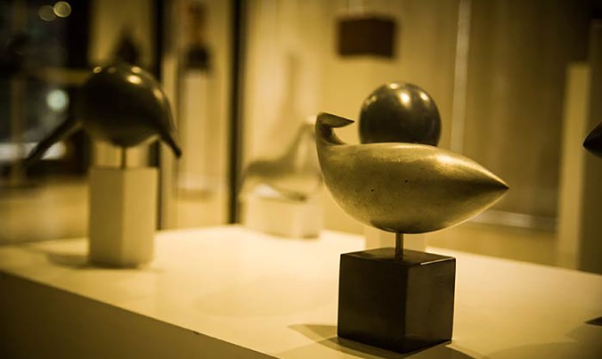 Hình ảnh cánh chim xuất hiện nhiều trong các tác phẩm của Thái Nhật Minh như một nỗi khao khát tự do và sáng tạo. Ảnh: Nhã Khanh.