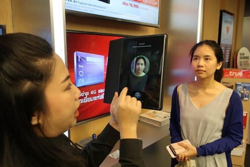 Thái Lan yêu cầu người mua SIM phải chụp ảnh hoặc dùng vân tay. Ảnh: The Nation