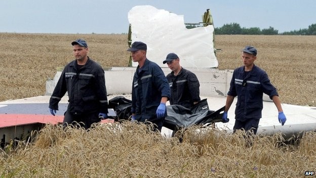 Di dời thi thể các nạn nhân MH17
