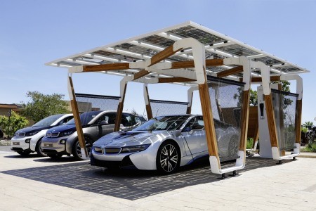 Ý tưởng về bãi đỗ xe sử dụng năng lượng mặt trời để sạc điện cho xe của BMW mang tên Solar Carport Concept. 