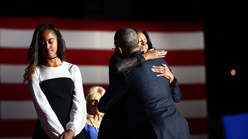 Chỉ có bà Michelle và con gái đầu Malia tham dự buổi chia tay Nhà Trắng của Tổng thống Obama.