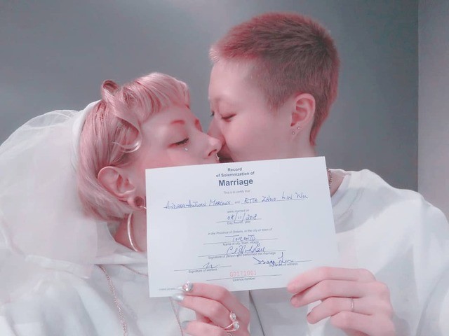 Con gái rơi của Thành Long đã đăng ký kết hôn với người yêu đồng giới ngoại quốc.