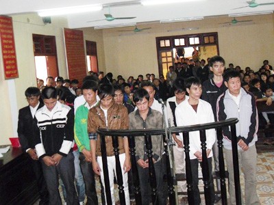 13 bị cáo hầu tòa trong vụ CSGT bị đốt xe ở Hà Tĩnh