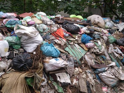 Hơn 600 hộ dân sống chung với rác
