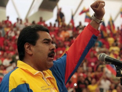 Tranh cử Tổng thống Venezuela: Lái xe buýt 'đấu' triệu phú