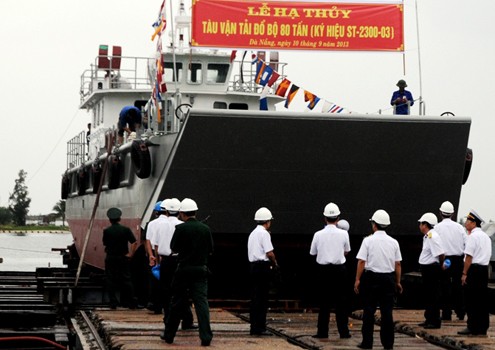 Hạ thủy tàu đổ bộ Việt Nam chế tạo