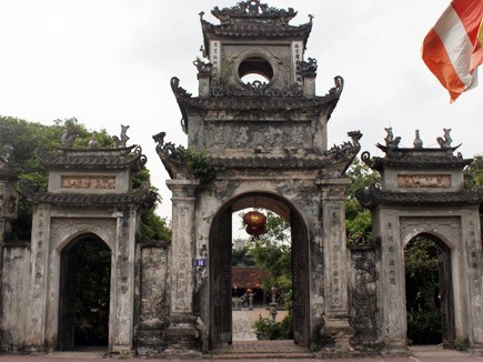 Kỳ lạ ngôi chùa có chuông bằng vàng