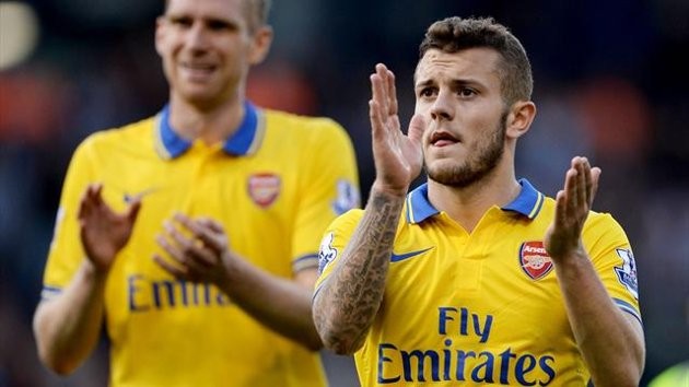 Arsenal trở lại dẫn đầu dù mất mạch thắng