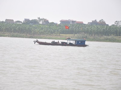 Sẽ thuê thợ lặn tìm xác nạn nhân bị bác sĩ ném xuống sông Hồng