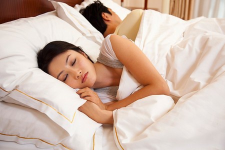 Âm thanh vô duyên trên giường ngủ