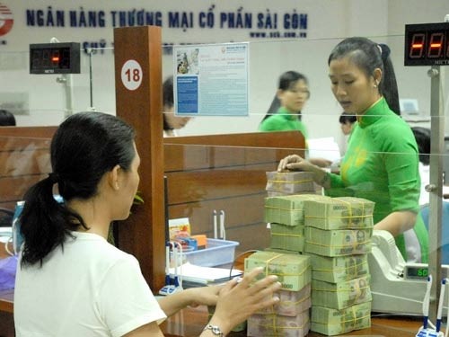 Vì sao ngân hàng giảm lãi?