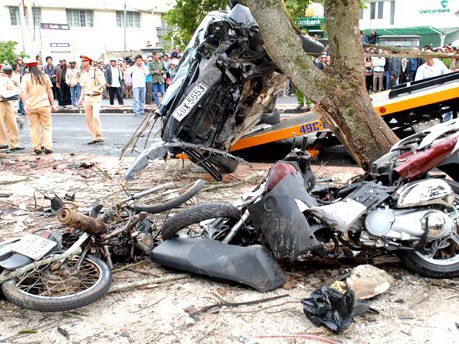 Vụ tai nạn làm xe của ông Dương và các nạn nhân vỡ nát