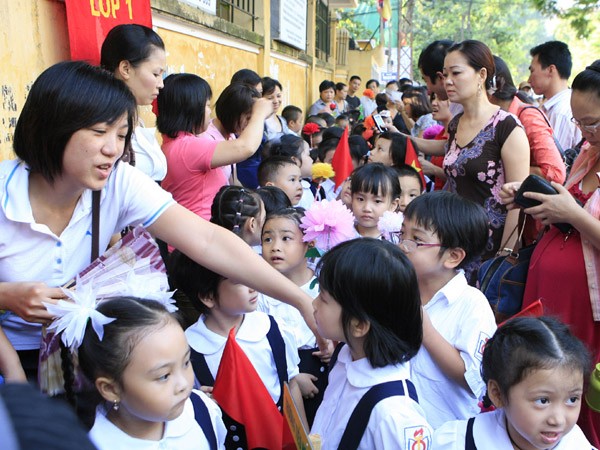Nhiều hiệu trưởng cho rằng, "dư luận nhiều khi thổi phồng khi phụ huynh quan tâm các thầy cô giáo" Ảnh: Hồng Vĩnh