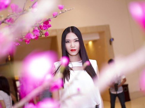 Hoa hậu Thùy Dung thay đổi phong cách