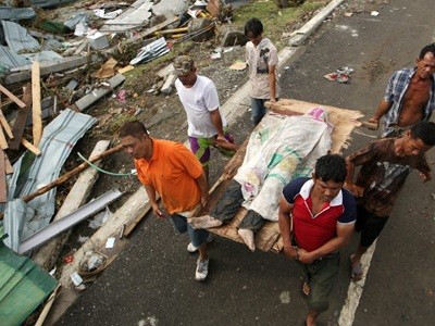 10.000 người Philippines chết vì bão Haiyan