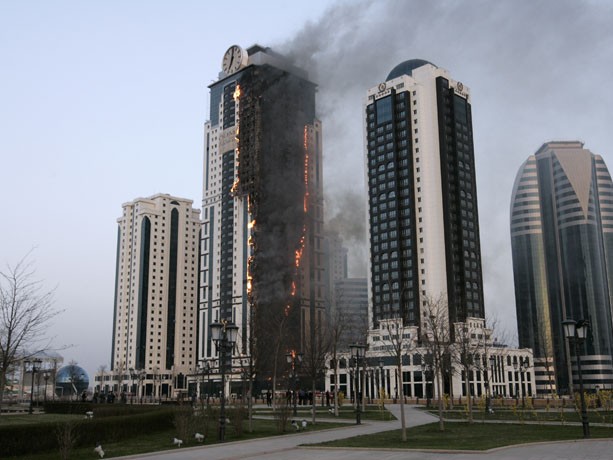 Tòa nhà cao nhất Chechnya của Nga chìm trong lửa