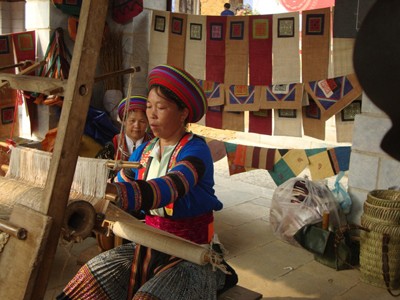 Chơi chợ vùng cao ở làng văn hóa