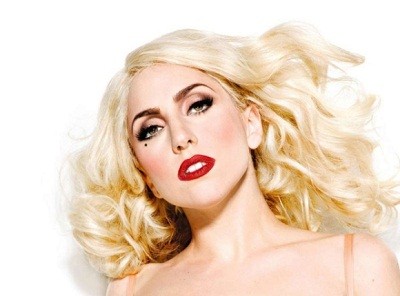 Lady Gaga bị chỉ trích vì trang phục sặc mùi bạo lực