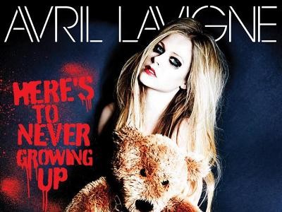 Avril Lavigne ‘tái xuất’ gợi cảm đầy ma quái