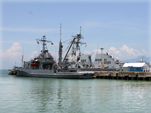 Tàu khu trục Mỹ cập cảng Đà Nẵng