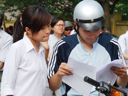 Có thể nộp hồ sơ cùng một khối vào hai trường?