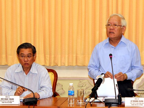 Chủ tịch TP HCM 'choáng' với mức lương 2,6 tỷ đồng