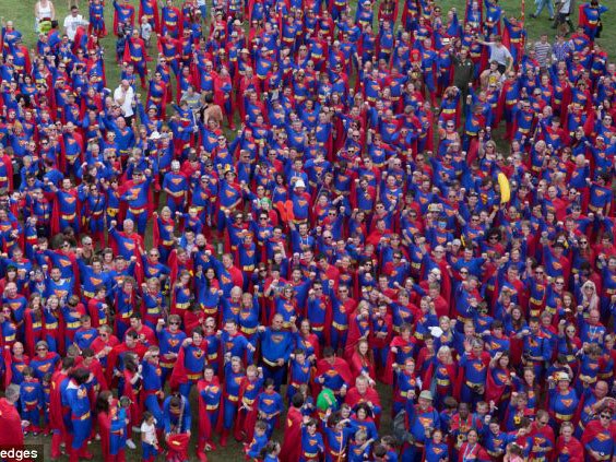 Hàng ngàn người trong trang phục siêu nhân