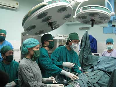 Tự cắt 'của quý' vì bị nhắc lấy vợ