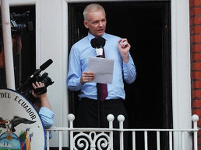 Canh chừng ông chủ WikiLeaks tốn 1 triệu bảng Anh