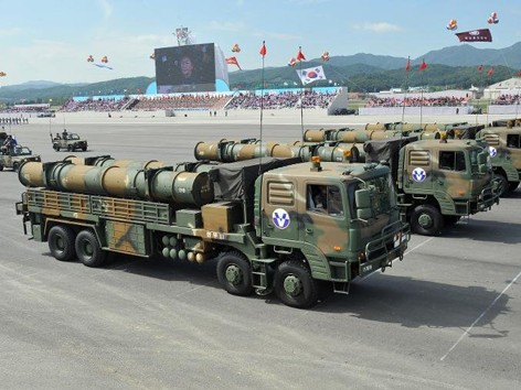 Hàn Quốc phô diễn tên lửa răn đe Triều Tiên