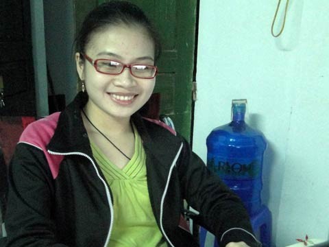 Nhan sắc rực rỡ của nữ sinh thi hoa hậu khuyết tật