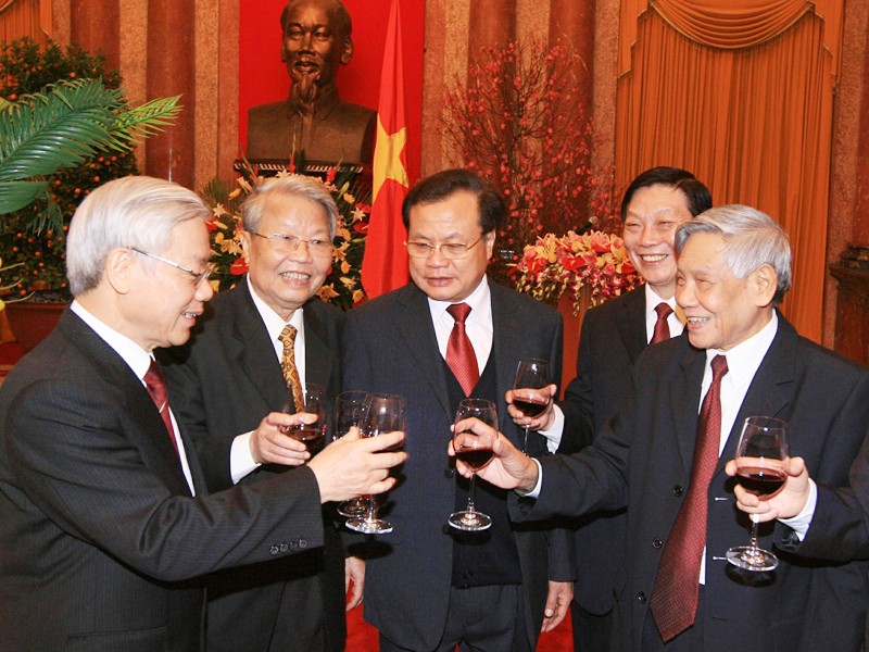 Tổng Bí thư Nguyễn Phú Trọng chúc Tết các đồng chí lãnh đạo, nguyên lãnh đạo Đảng, Nhà nước. Ảnh: TTXVN
