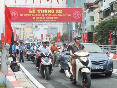 Thông xe cầu vượt Đại Cồ Việt - Trần Khát Chân