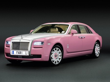 Rolls-Royce màu hồng làm từ thiện