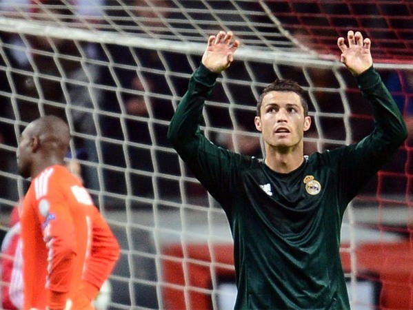 Ronaldo lại lập hattrick, Real quật ngã Ajax