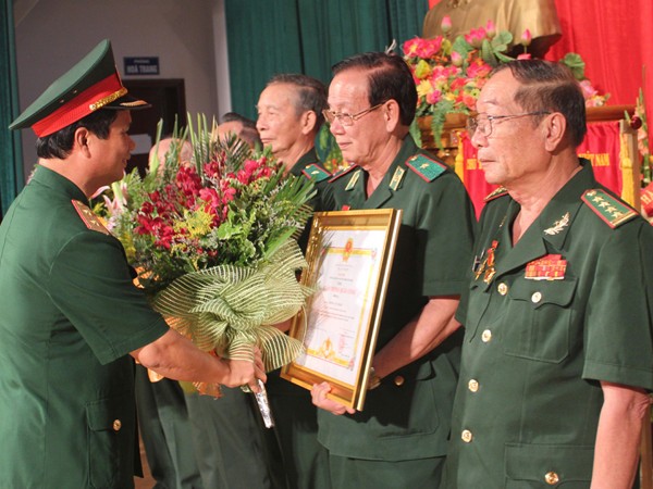 Đón nhận danh hiệu Anh hùng Lực lượng vũ trang nhân dân