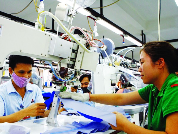Với vai trò là nhà đầu tư và tổ chức sản xuất, tiêu thụ, doanh nhân là một nhân tố then chốt của CNH – HĐH. Ảnh: Hồng Vĩnh
