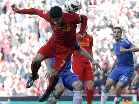 Liverpool hòa Chelsea: Trong 'cơn điên' của Suarez