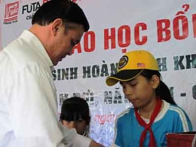 Đến với học sinh nghèo Cà Mau