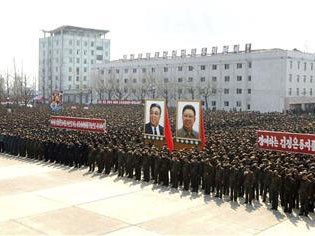 Đông đảo người dân Triều Tiên tập hợp ở Nampo hôm 3-4
