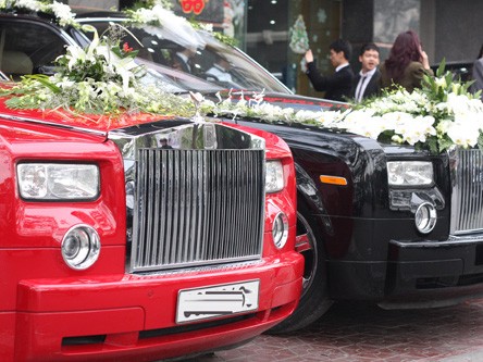 Pearlescent White Rolls Royce Phantom Saloon wedding car in Oswaldtwistle  4850