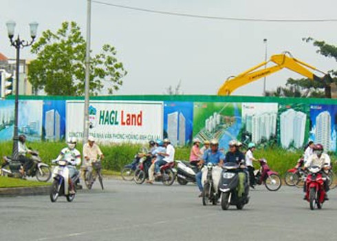 Bầu Đức phá giá căn hộ trên đất nghìn tỷ