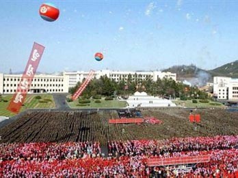 Lễ mít tinh ở quảng trường Kim Nhật Thành, thủ đô Bình Nhưỡng, Triều Tiên hôm 15/4