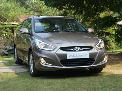Soi kĩ Hyundai Accent hatchback
