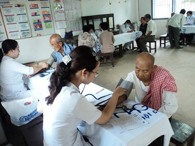 Tình nguyện khám bệnh, phát thuốc ở Campuchia