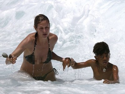 Heidi Klum ‘lộ hàng’ vì cứu con giữa biển