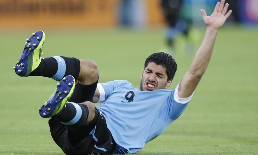 Suarez nguy cơ vắng mặt tại World Cup vì chấn thương